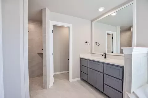 Bath - 2920 E Northampton St, Broken Arrow, OK 74014 photo 7 of 11