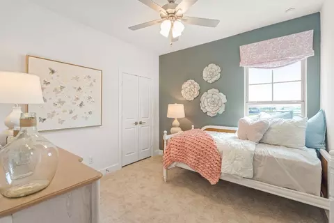 Bedroom - 300 Bluestem Dr, Euless, TX 76039 photo 2 of 6