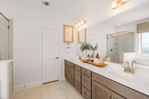 Bath - 300 Bluestem Dr, Euless, TX 76039 photo 1 of 4
