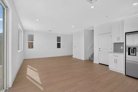 Living - 4755 Bald Eagle Ct, Lathrop, CA 95330 photo 2 of 3