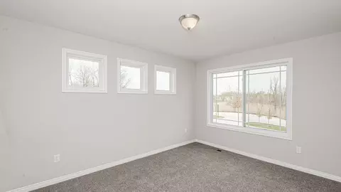 Bedroom - 930 E Drahner Rd, Oxford, MI 48371 photo 5 of 9