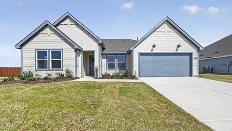2437 Poinsettia Dr, Pilot Point, TX 76258