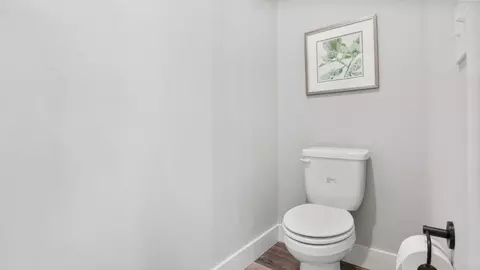 Bath - 504 Broad Creek Ct, Seneca, SC 29678 photo 5 of 5