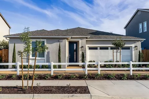 3707 W Owen Ave, Visalia, CA 93291