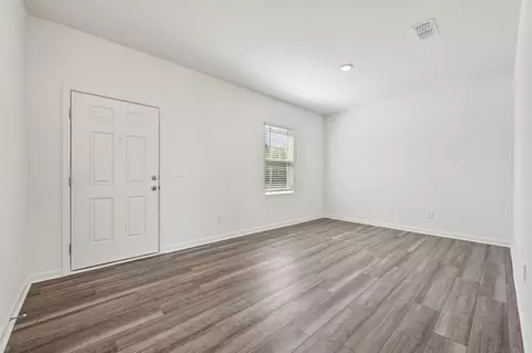 Living - 404 Otway Loop, Bethlehem, GA 30620 photo 5 of 6