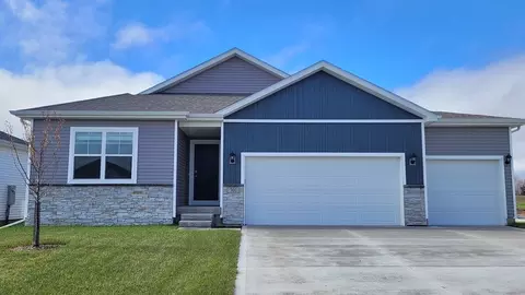 6731 NW 106th St, Johnston, IA 50131
