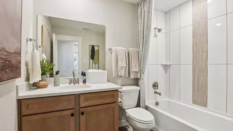 Bath - 2719 Echinacea Path, Converse, TX 78109 photo 5 of 5