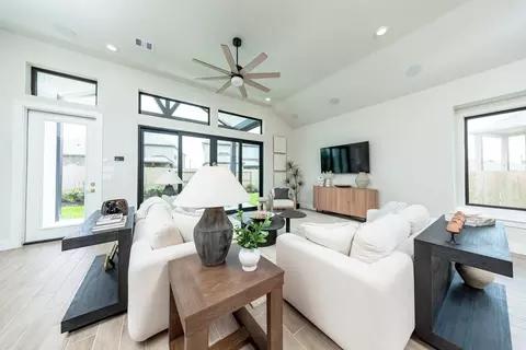 Living - 20511 Bronco Ridge Dr, Tomball, TX 77377 photo 1 of 1