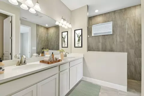 Bath - 108 Buddy Ct, Seffner, FL 33584 photo 1 of 1