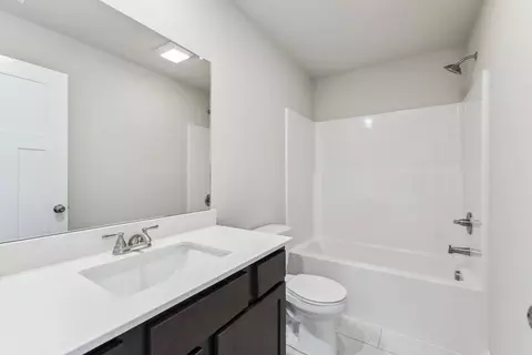 Bath - White Oak Ln, Granger, IA 50109 photo 2 of 2