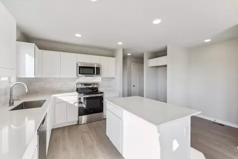 Kitchen - White Oak Ln, Granger, IA 50109 photo 3 of 3