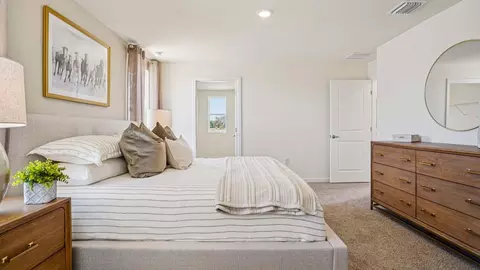 Bedroom - 8717 SW 46th Ter, Ocala, FL 34476 photo 2 of 10
