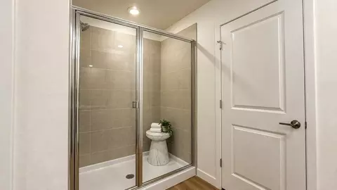 Bath - 655 Supernova Dr, Melbourne, FL 32901 photo 1 of 5