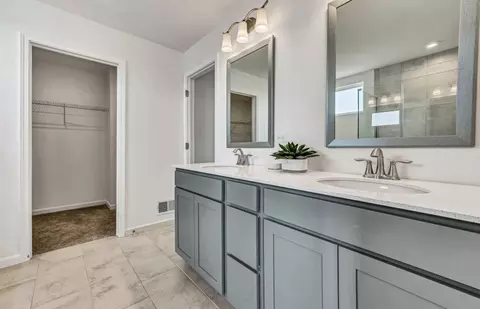 Bath - 3132 Peyton Cir, Aurora, IL 60503 photo 1 of 4