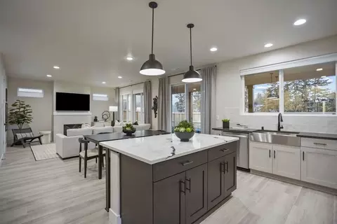 2147 Statesman Dr, Woodland, WA 98674