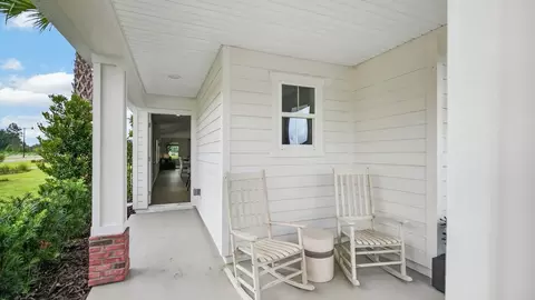Exterior - 400 Chambers Ave, Yulee, FL 32097 photo 4 of 6