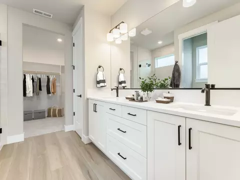 Bath - 60931 SE Apollo Pl, Bend, OR 97702 photo 1 of 1