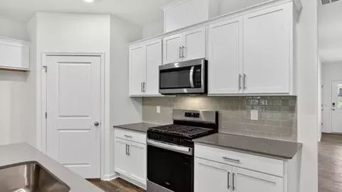 Kitchen - 846 Comice Pear Way, Willow Spring, NC 27592 photo 1 of 5