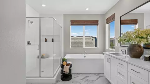 Bath - 957 Treble, Irvine, CA 92618 photo 2 of 4