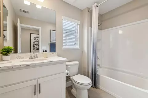 Bath - 2684 Wesley Way, Chico, CA 95973 photo 3 of 4