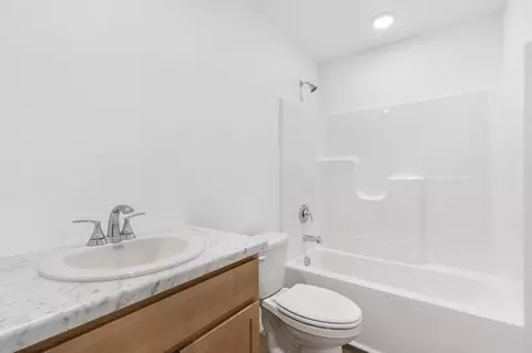Bath - 879 S Orchard Way, Springfield, MO 65802 photo 2 of 4