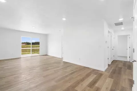 Living - 879 S Orchard Way, Springfield, MO 65802 photo 4 of 6