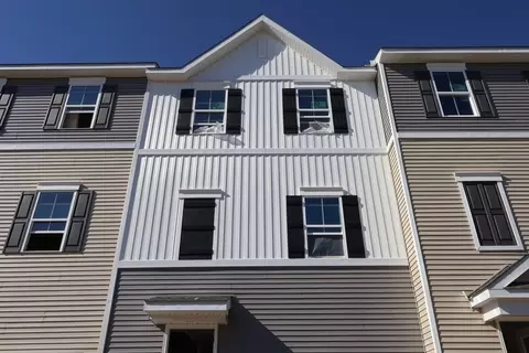 Exterior - 44 Silverbell Ave, Berlin, NJ 08009 photo 2 of 5