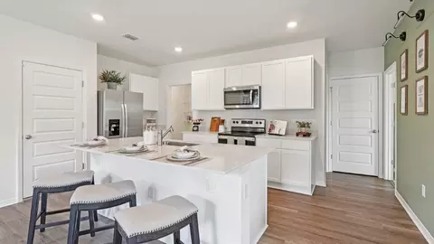 Kitchen - 5592 Taverna Loop, Winter Haven, FL 33884 photo 3 of 7