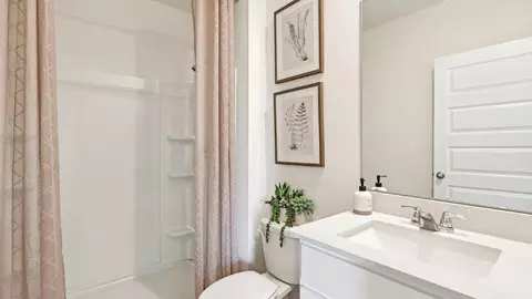 Bath - 5592 Taverna Loop, Winter Haven, FL 33884 photo 1 of 4