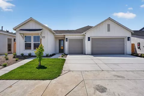 8437 Bareback Ave, Shafter, CA 93263