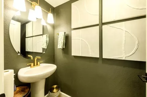 Bath - 46409 Saddleback Dr, Bennett, CO 80102 photo 5 of 13