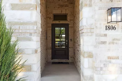 Entry Way - 1806 Apache Cir, Cleburne, TX 76033 photo 1 of 2