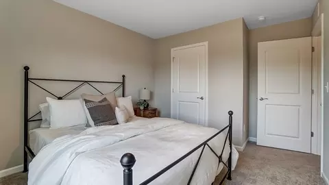 Bedroom - 2222 Hackberry St, Springfield, OH 45505 photo 5 of 19