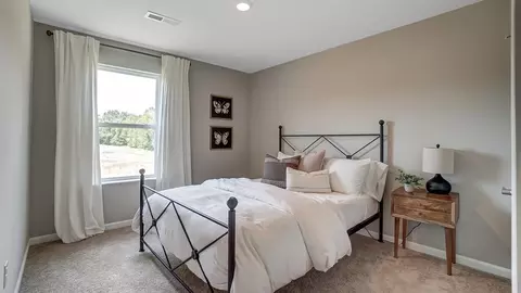 Bedroom - 2222 Hackberry St, Springfield, OH 45505 photo 4 of 19