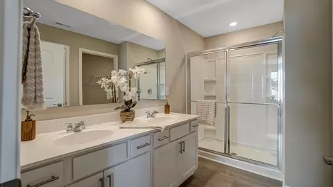 Bath - 2222 Hackberry St, Springfield, OH 45505 photo 1 of 7