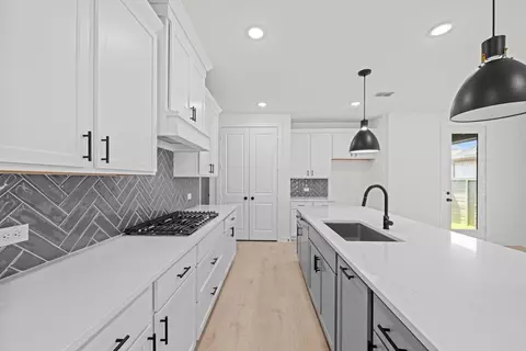 Kitchen - 2437 Trailrunner Dr, Celina, TX 75009 photo 4 of 9