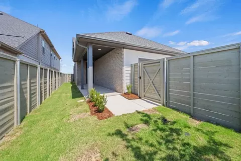 Exterior - 2437 Trailrunner Dr, Celina, TX 75009 photo 2 of 7