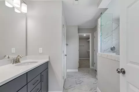 Bath - 225 Tilly Ct, Springboro, OH 45066 photo 2 of 4