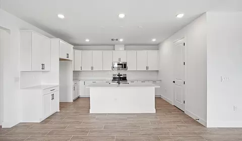 Kitchen - 14518 Banks Ct, Parrish, FL 34219 photo 2 of 5