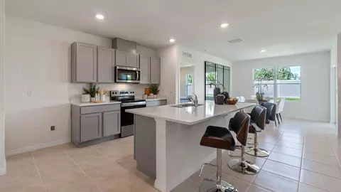 Kitchen - 5515 Taverna Loop, Winter Haven, FL 33884 photo 2 of 4