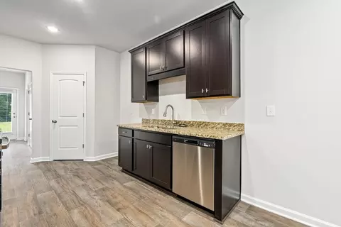 Kitchen - 3216 Hamlet Dr, Opelika, AL 36804 photo 1 of 1
