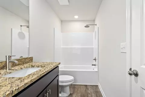 Bath - 3216 Hamlet Dr, Opelika, AL 36804 photo 5 of 5
