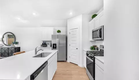 Kitchen - 2 E Fredonia St, Mayflower, AR 72106 photo 7 of 7