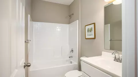 Bath - 2912 Huntington Dr, Troy, OH 45373 photo 5 of 7