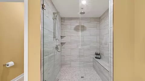 Bath - 2912 Huntington Dr, Troy, OH 45373 photo 4 of 6