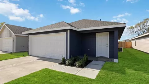 6205 Weezy Willow Ln, Houston, TX 77048