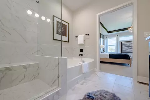 Bath - 3801 Circollo Dr, Covington, KY 41017 photo 5 of 5