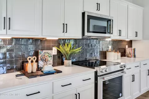 Kitchen - 1376 Noble Oak Pl #27, Leland, NC 28451 photo 4 of 9