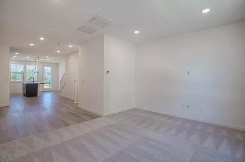 Living - 6762 Quantum Loop, San Jose, CA 95119 photo 3 of 12