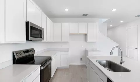 Kitchen - 5331 Mickey Ave, Winter Haven, FL 33884 photo 2 of 4